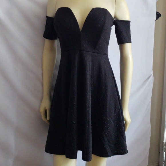 NEW GUESS BLACK DRESS SZ M - Picture 1 of 7